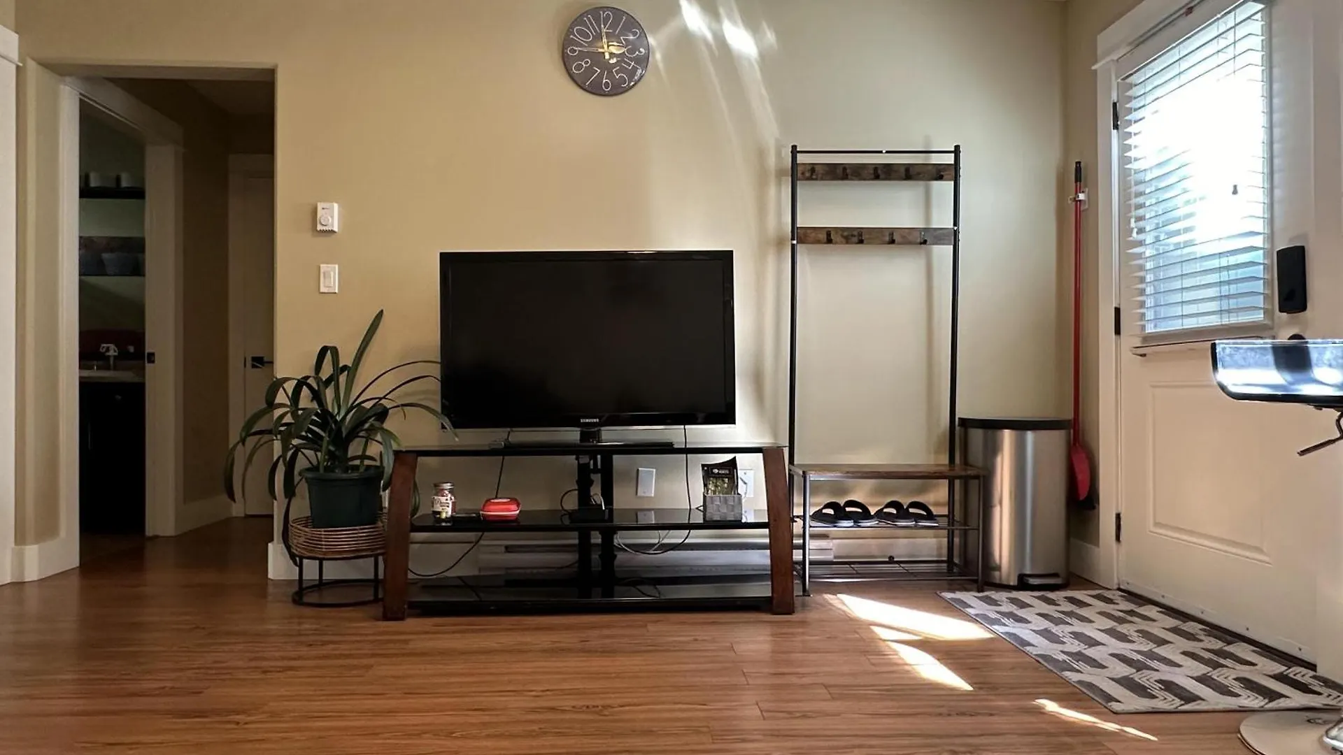 Separate Entry Sweet Home location